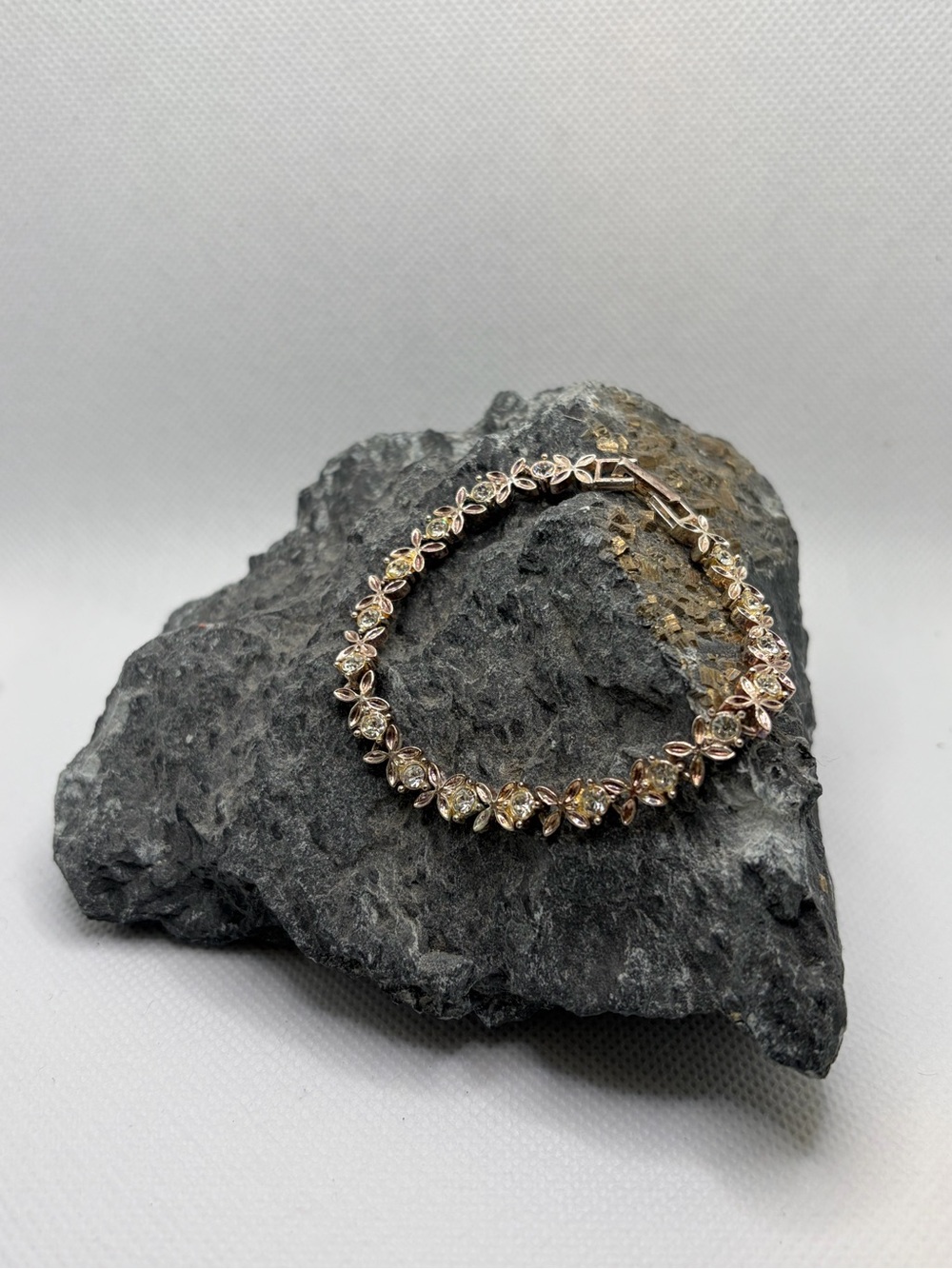 Avon Vintage Floral Link Bracelet